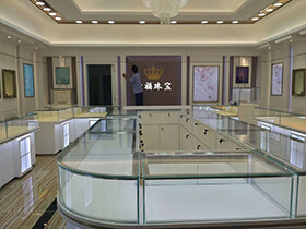 jewelry store display cases for LOL jewelrs completed