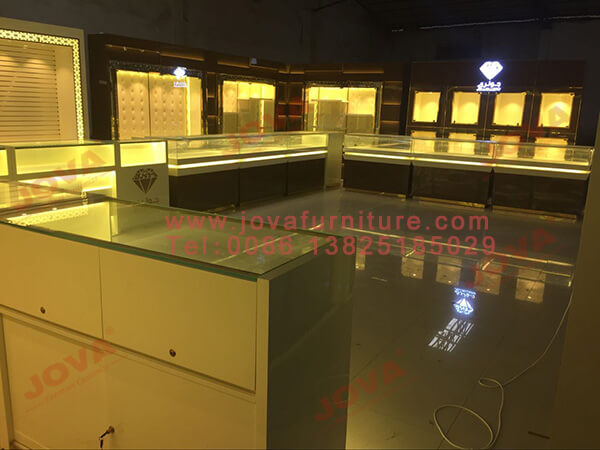 custom jewellery showcase dubai