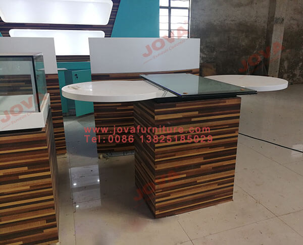 optical shop display table