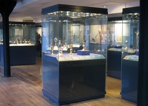 Museum display cases custom glass museum showcases
