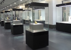 Museum display stands custom museum glass display