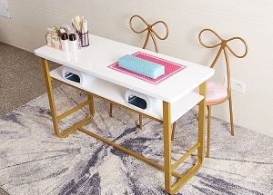 white manicure table